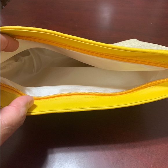 Handmade Nature Color Garden Pattern Pandan Woven Pouch - Picture 3 of 6